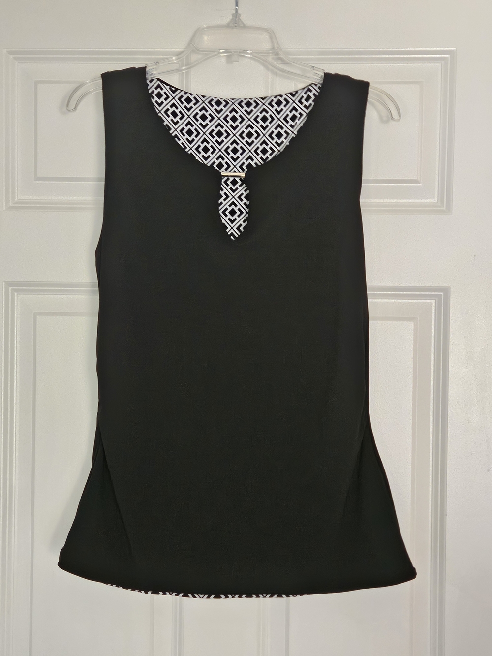 WHBM Reversable Black Sleeveless and Geometric Blk/Wht Top, Sz L, Silver Detail